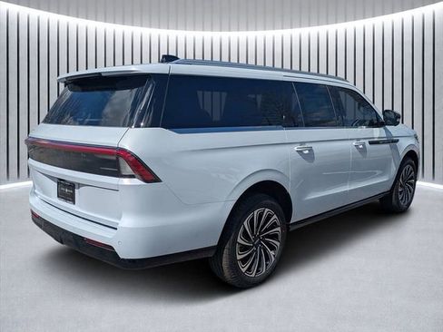 New 2026 Lincoln Navigator L Black Label AWD/4WD image 3