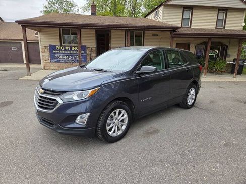 Used 2018 Chevrolet Equinox LS FWD image 2