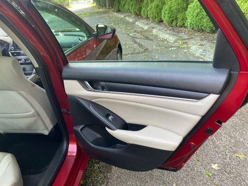 Used 2018 Honda Accord LX image 24