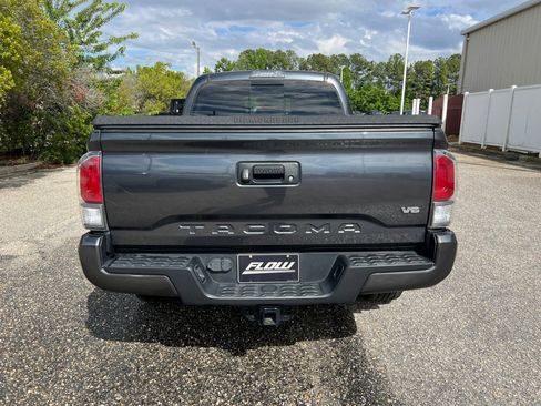 Used 2022 Toyota Tacoma TRD Sport AWD/4WD image 14