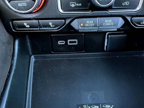 Used 2022 Chevrolet Tahoe Z71 w/ Luxury Package image 23