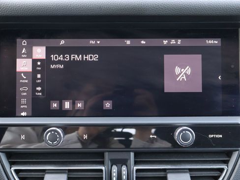 Certified 2023 Porsche Macan AWD/4WD image 19