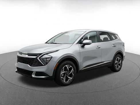 Used 2025 Kia Sportage LX FWD image 3