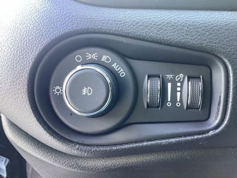 Used 2021 Jeep Renegade Latitude w/ Convenience Group image 17