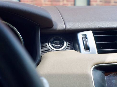 Used 2017 Land Rover Range Rover Sport HSE image 35