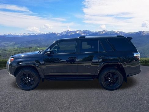 Certified 2022 Toyota 4Runner SR5 Premium w/ Moonroof Package AWD/4WD image 2