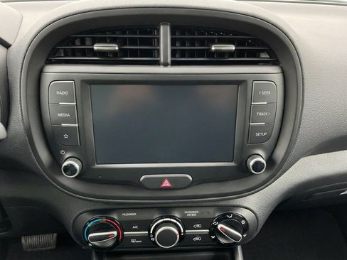 Used 2025 Kia Soul LX w/ LX Technology Package FWD image 21