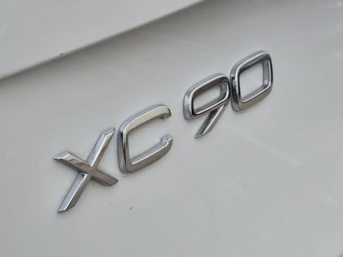 New 2025 Volvo XC90 B6 Core w/ Protection Package Premier image 19