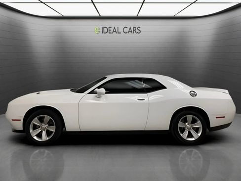 Used 2021 Dodge Challenger SXT RWD image 8