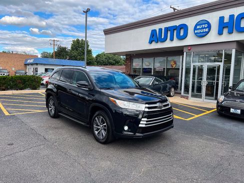 Used 2017 Toyota Highlander XLE w/ Carpet Mat Package AWD/4WD image 3