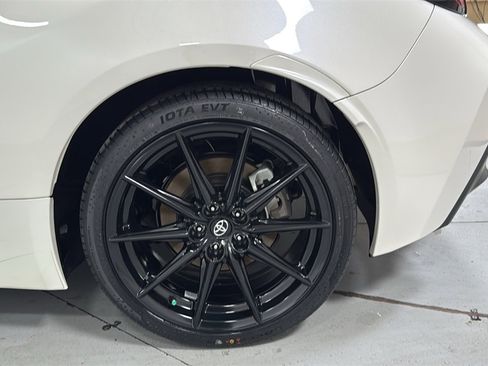 Used 2024 Toyota GR86 Premium image 23