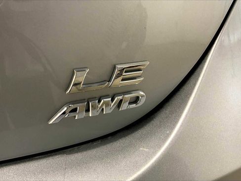 Used 2020 Toyota Camry LE w/ Carpet Mat Package image 10