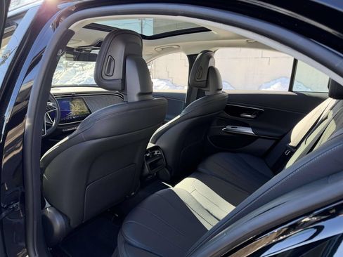 Used 2024 Mercedes-Benz E 350 4MATIC Sedan image 23
