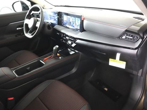 New 2026 Nissan Kicks SR w/ Cold Weather Package image 21