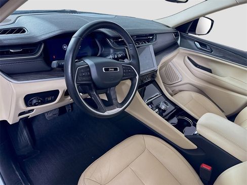 Used 2022 Jeep Grand Cherokee Limited w/ Trailer Tow Prep Group (B) image 3