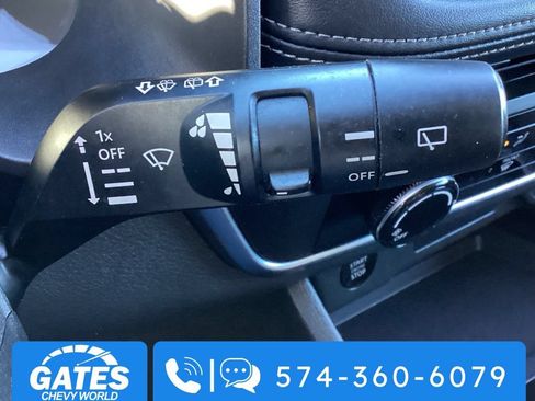 Used 2024 Nissan Rogue S AWD/4WD image 23