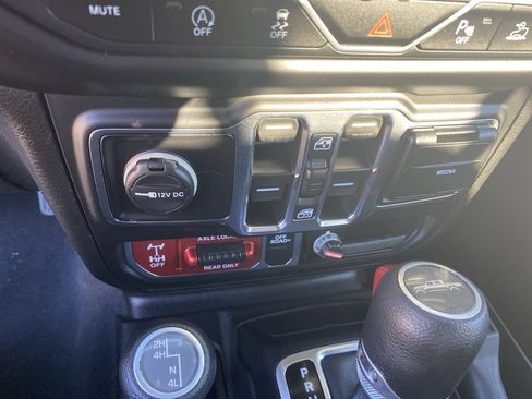 Used 2020 Jeep Gladiator Mojave image 16