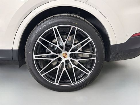 Certified 2026 Porsche Cayenne Coupe AWD/4WD image 12