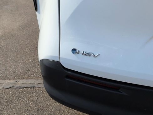 Used 2025 Toyota Sienna LE image 5