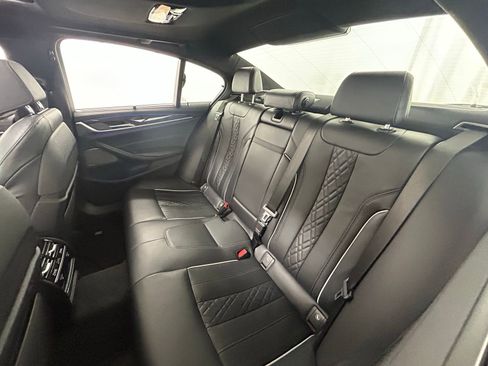 Used 2020 BMW M550i xDrive w/ Executive Package image 33