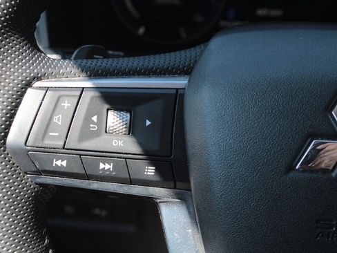 Used 2023 Mitsubishi Outlander SE image 16