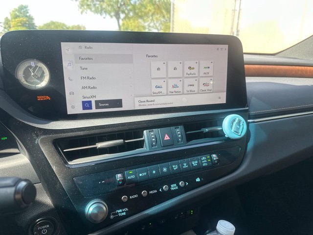Used 2023 Lexus ES 300h Ultra Luxury w/ Accessory Package (Z1) FWD image 14