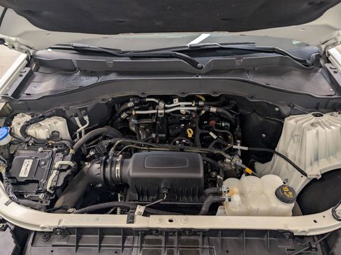 Used 2022 Ford Explorer XLT w/ Equipment Group 202A AWD/4WD image 58