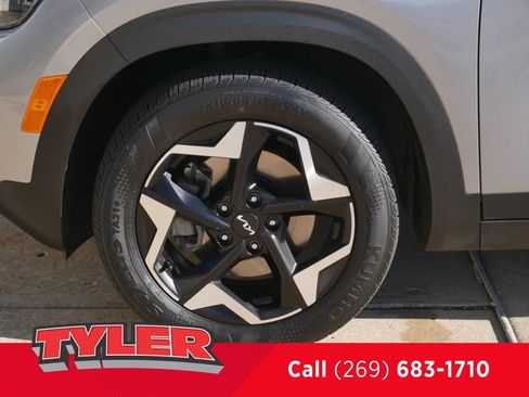Used 2024 Kia Seltos EX AWD/4WD image 40