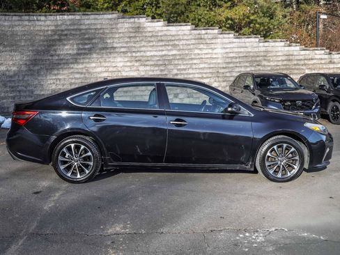 Used 2016 Toyota Avalon XLE image 4