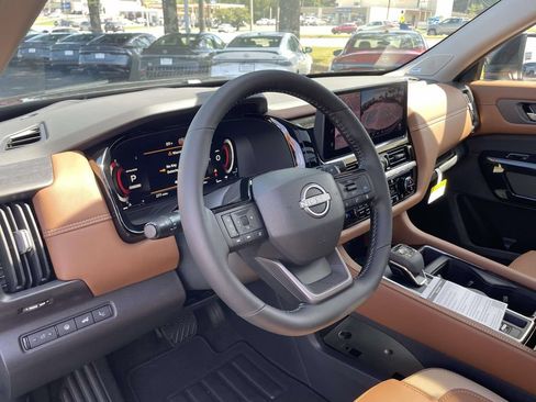 New 2026 Nissan Pathfinder Platinum FWD image 14