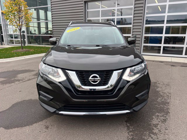 Used 2017 Nissan Rogue SV AWD/4WD image 2