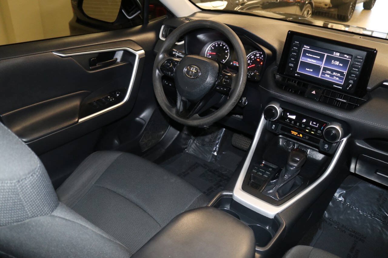 Used 2020 Toyota RAV4 LE w/ Carpet Mat Package AWD/4WD image 15