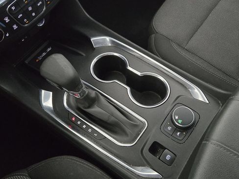 Used 2022 Chevrolet Traverse LT FWD image 21