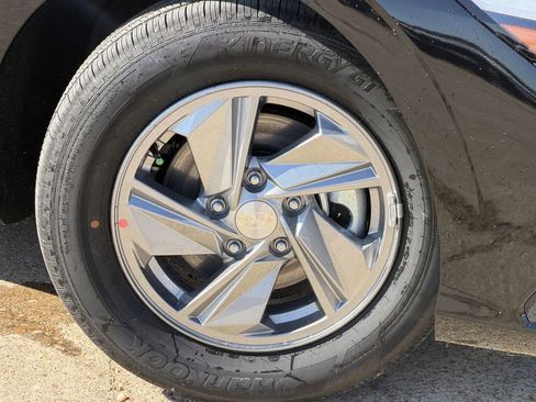 New 2026 Hyundai Elantra SE image 9