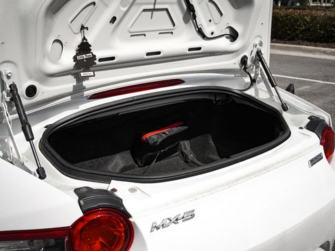 Used 2016 MAZDA MX-5 Miata Club image 27