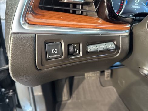 Used 2017 Cadillac XT5 Platinum w/ Driver Assist Package image 27