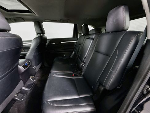 Used 2015 Toyota Highlander XLE AWD/4WD image 22