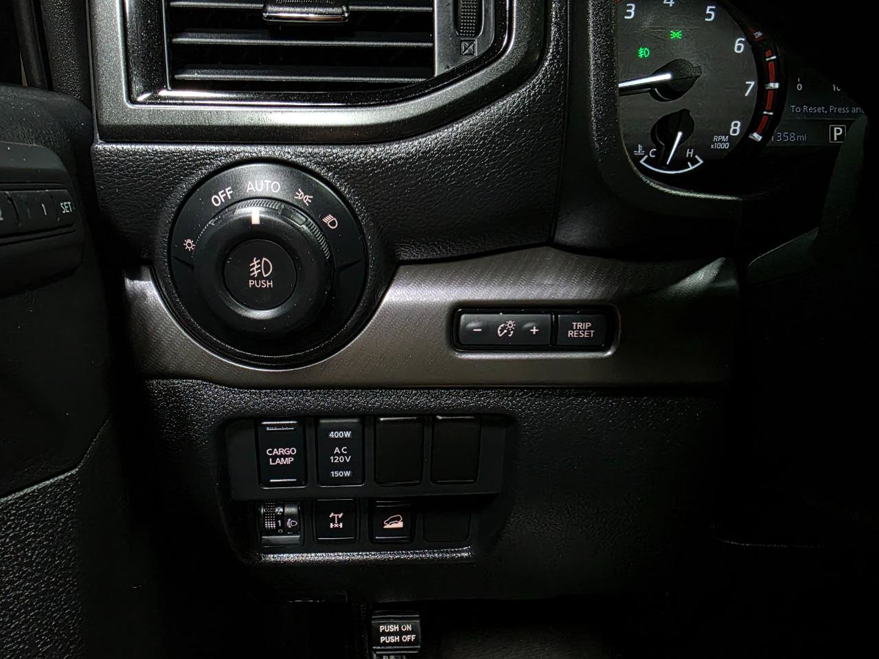 Used 2022 Nissan Titan PRO-4X w/ Pro-4x Convenience Package AWD/4WD image 41