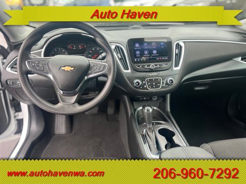 Used 2020 Chevrolet Malibu LT image 9