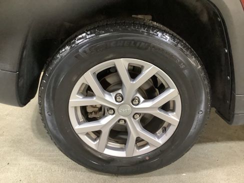 Used 2022 Jeep Grand Cherokee Limited image 10