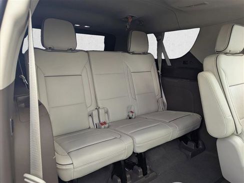 Used 2023 GMC Yukon XL Denali RWD image 17