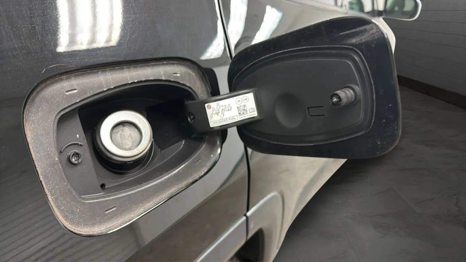 Used 2018 Jeep Compass Latitude w/ Popular Equipment Group FWD image 26