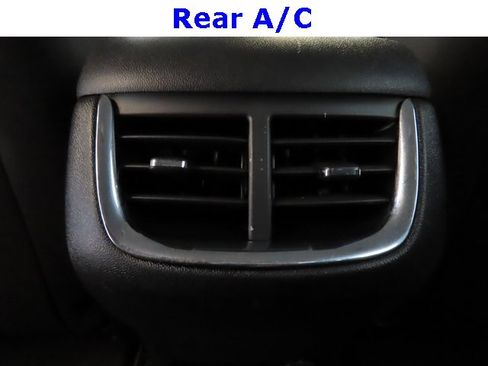 Used 2023 Chevrolet Malibu LT image 30