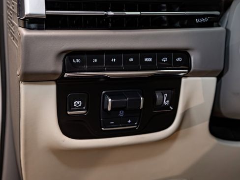 Used 2025 Cadillac Escalade Sport Platinum image 18