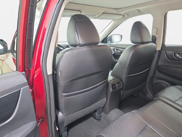 Used 2016 Nissan Rogue SL w/ SL Premium Package AWD/4WD image 12