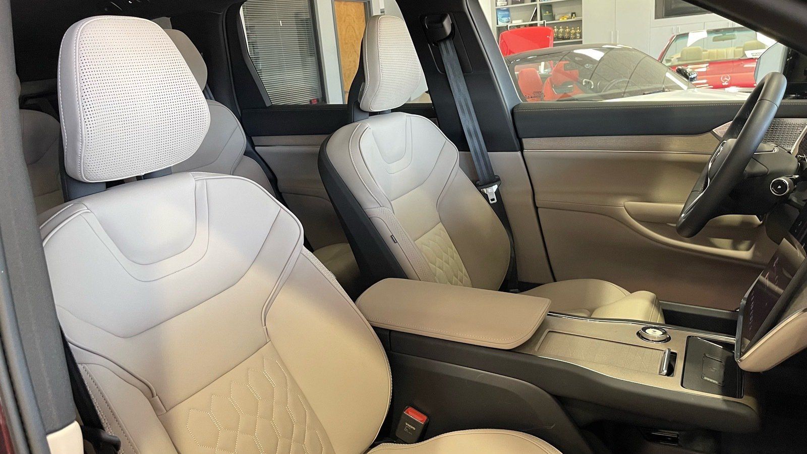 Used 2025 Volvo EX90 Ultra AWD/4WD image 43
