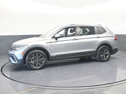 Used 2023 Volkswagen Tiguan SE image 2