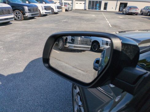 Used 2023 Hyundai Venue Limited w/ Cargo Package FWD image 14