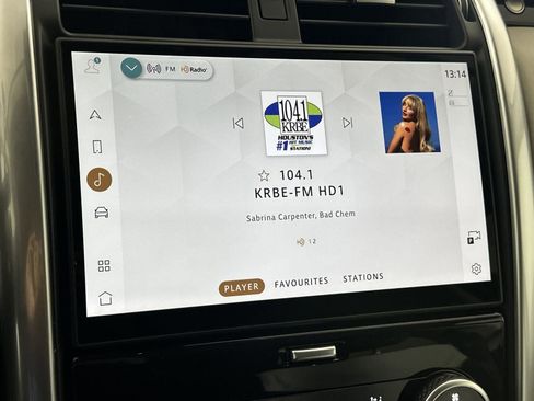 Used 2025 Land Rover Discovery S image 24