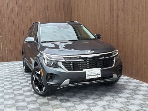 Used 2025 Kia Seltos S FWD image 12